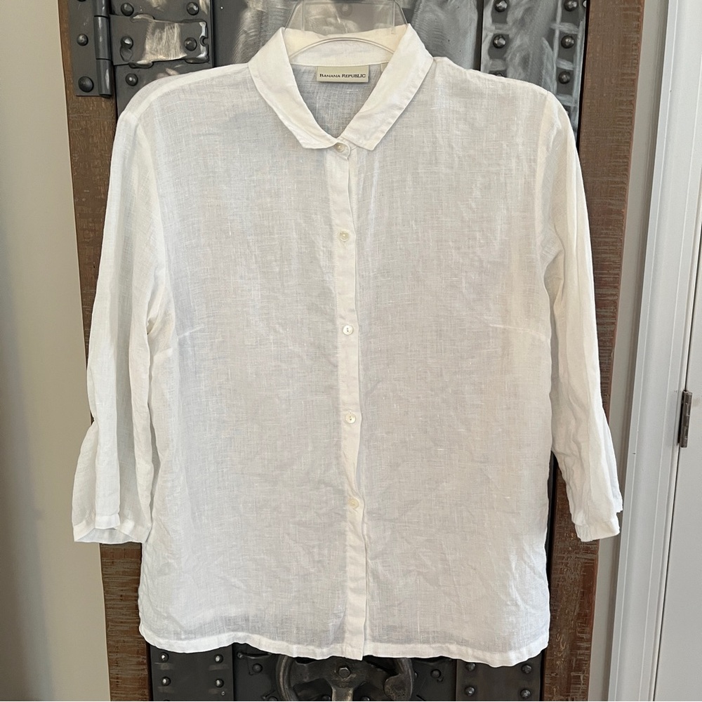 Vintage Women's Banana Republic White Button-down Linen Shirt - M